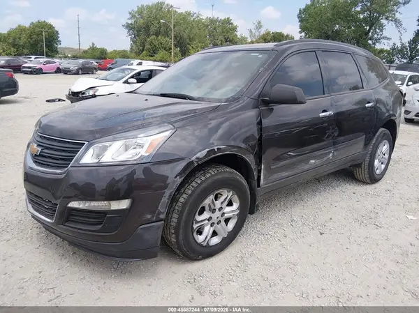 1GNKRFED1HJ247862 2017 CHEVROLET TRAVERSE - Image 2