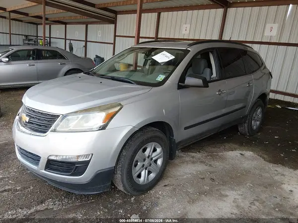1GNKRFED1HJ268954 2017 CHEVROLET TRAVERSE - Image 2