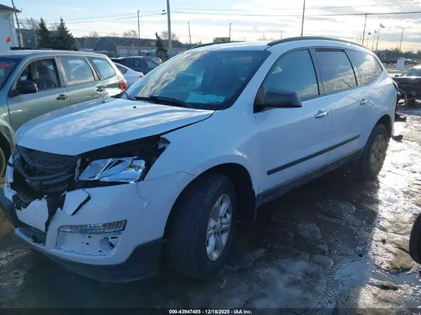 1GNKRFED1HJ294468 2017 CHEVROLET TRAVERSE - Image 2