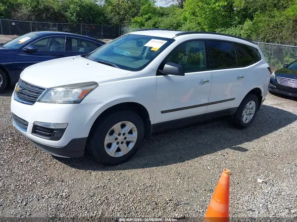 1GNKRFED1HJ309793 2017 CHEVROLET TRAVERSE - Image 2