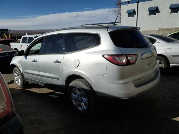 1GNKRFED2HJ108789 2017 CHEVROLET TRAVERSE - Image 2