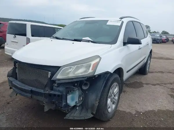 1GNKRFED2HJ135362 2017 CHEVROLET TRAVERSE - Image 2