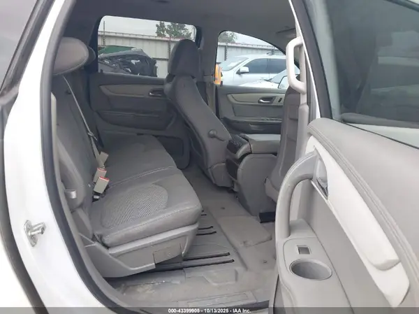 1GNKRFED2HJ135362 2017 CHEVROLET TRAVERSE - Image 8