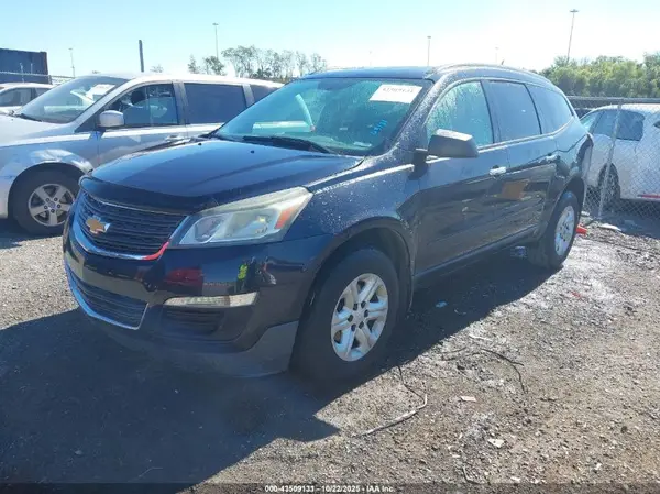 1GNKRFED2HJ203093 2017 CHEVROLET TRAVERSE - Image 2