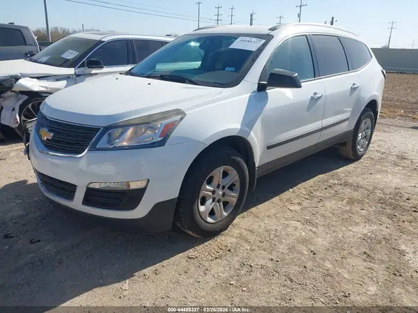 1GNKRFED2HJ325436 2017 CHEVROLET TRAVERSE - Image 2