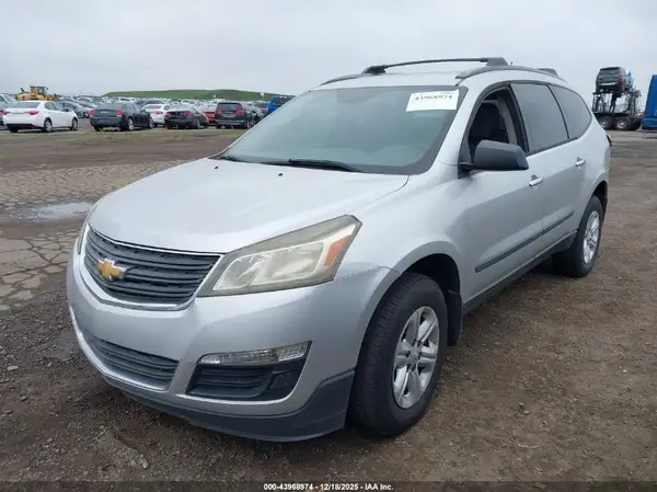 1GNKRFED2HJ328160 2017 CHEVROLET TRAVERSE - Image 2