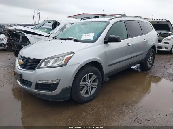 1GNKRFED3HJ150307 2017 CHEVROLET TRAVERSE - Image 2