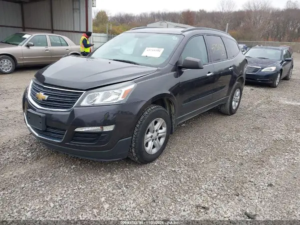 1GNKRFED3HJ155930 2017 CHEVROLET TRAVERSE - Image 2