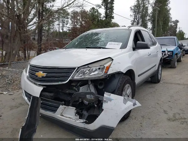 1GNKRFED3HJ249256 2017 CHEVROLET TRAVERSE - Image 2