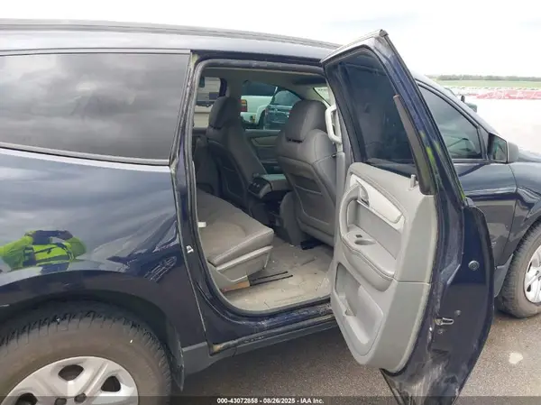 1GNKRFED3HJ281320 2017 CHEVROLET TRAVERSE - Image 8