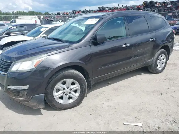 1GNKRFED3HJ304630 2017 CHEVROLET TRAVERSE - Image 2