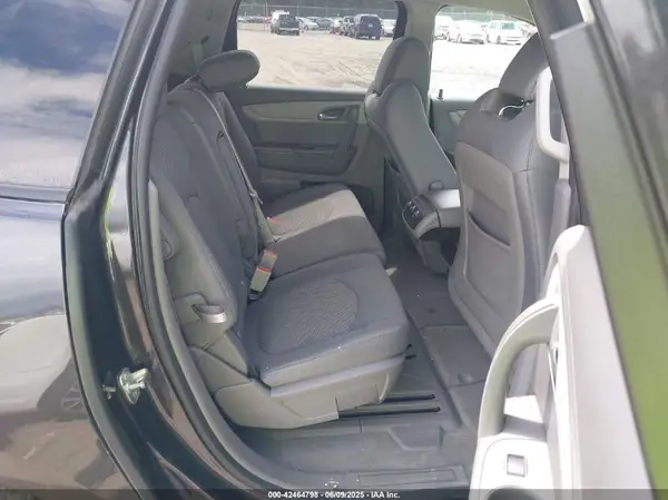 1GNKRFED3HJ304630 2017 CHEVROLET TRAVERSE - Image 8
