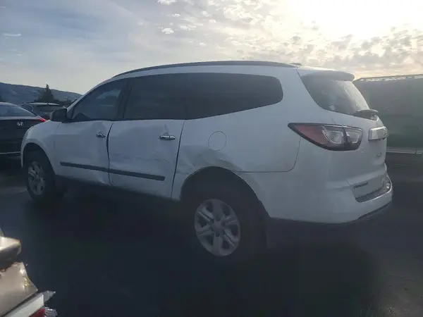 1GNKRFED4HJ133600 2017 CHEVROLET TRAVERSE - Image 2