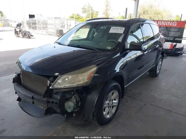 1GNKRFED4HJ137601 2017 CHEVROLET TRAVERSE - Image 2