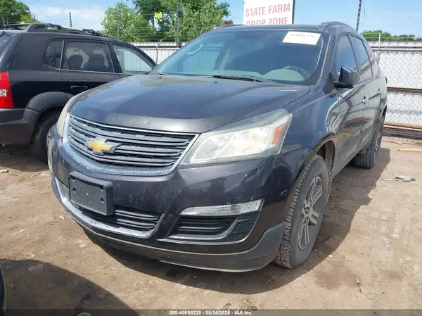 1GNKRFED4HJ165804 2017 CHEVROLET TRAVERSE - Image 2