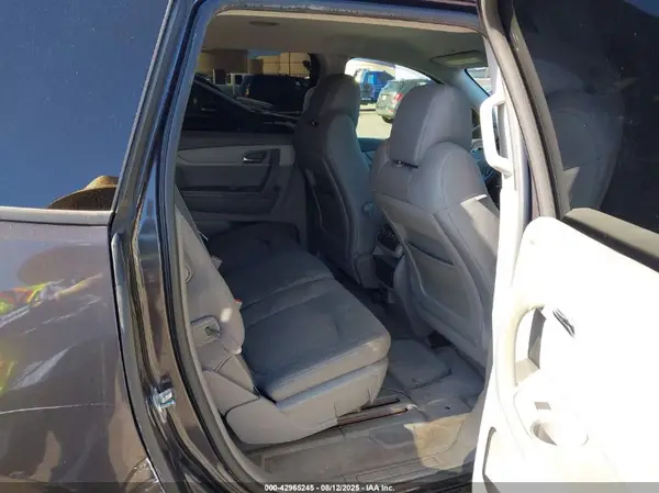 1GNKRFED4HJ210398 2017 CHEVROLET TRAVERSE - Image 8