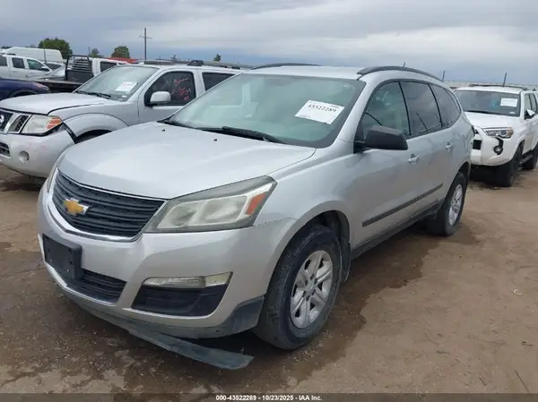1GNKRFED4HJ244857 2017 CHEVROLET TRAVERSE - Image 2
