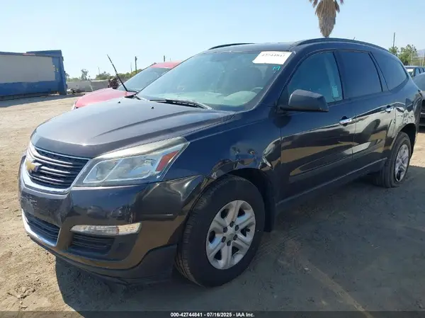 1GNKRFED4HJ251307 2017 CHEVROLET TRAVERSE - Image 2