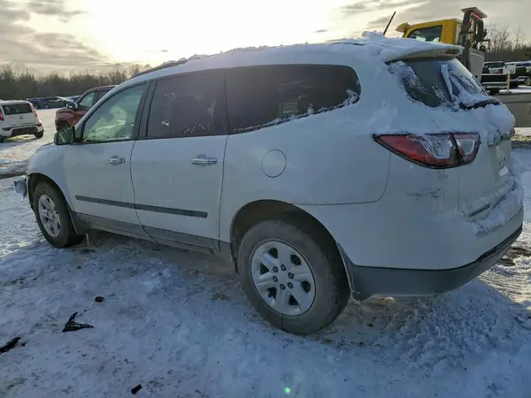 1GNKRFED4HJ257530 2017 CHEVROLET TRAVERSE - Image 2