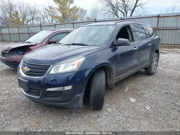 1GNKRFED4HJ261349 2017 CHEVROLET TRAVERSE - Image 2