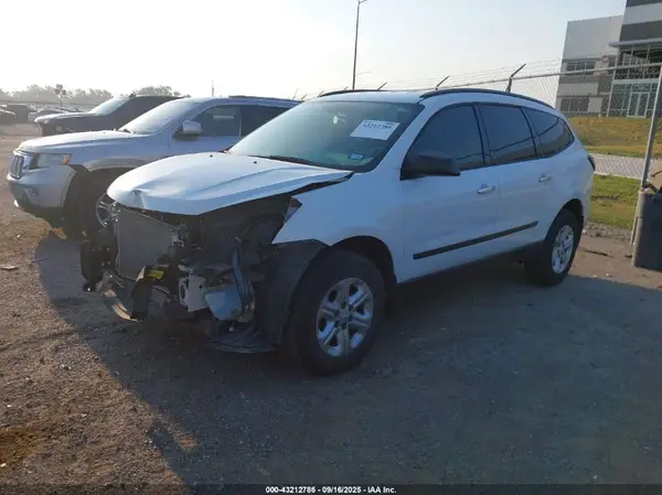 1GNKRFED4HJ349916 2017 CHEVROLET TRAVERSE - Image 2
