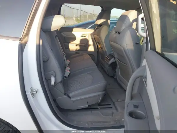 1GNKRFED4HJ349916 2017 CHEVROLET TRAVERSE - Image 8