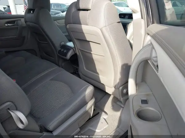 1GNKRFED5HJ135422 2017 CHEVROLET TRAVERSE - Image 8