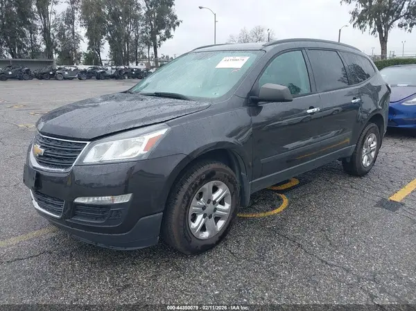 1GNKRFED5HJ190260 2017 CHEVROLET TRAVERSE - Image 2