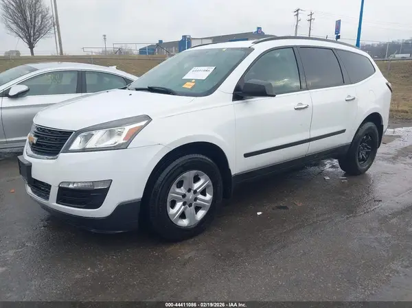 1GNKRFED5HJ197287 2017 CHEVROLET TRAVERSE - Image 2