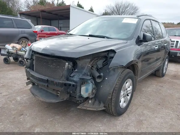 1GNKRFED5HJ197354 2017 CHEVROLET TRAVERSE - Image 2