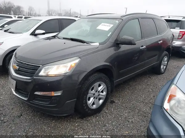 1GNKRFED5HJ218980 2017 CHEVROLET TRAVERSE - Image 2