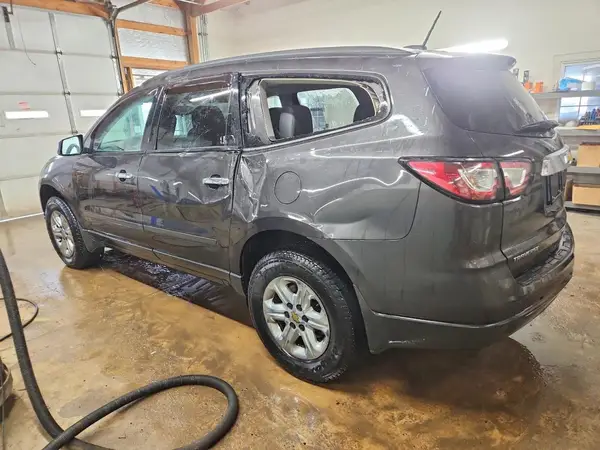 1GNKRFED5HJ228568 2017 CHEVROLET TRAVERSE - Image 2