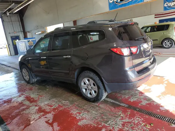 1GNKRFED5HJ303060 2017 CHEVROLET TRAVERSE - Image 2