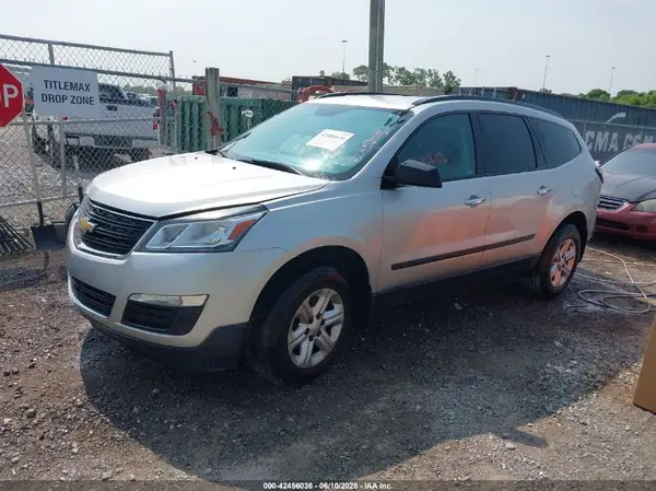 1GNKRFED5HJ308887 2017 CHEVROLET TRAVERSE - Image 2