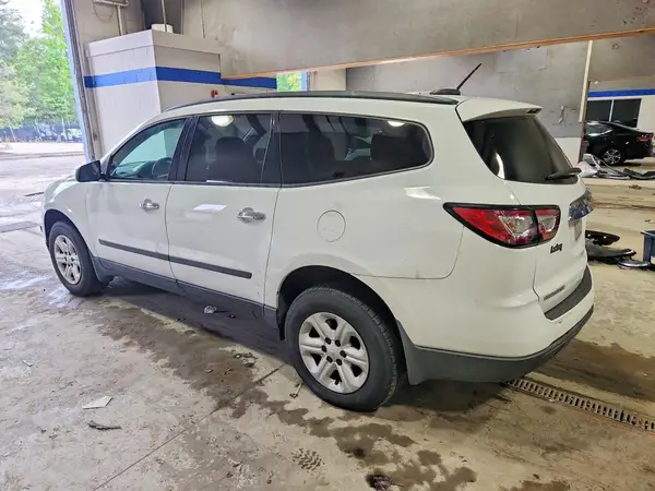 1GNKRFED5HJ325978 2017 CHEVROLET TRAVERSE - Image 2