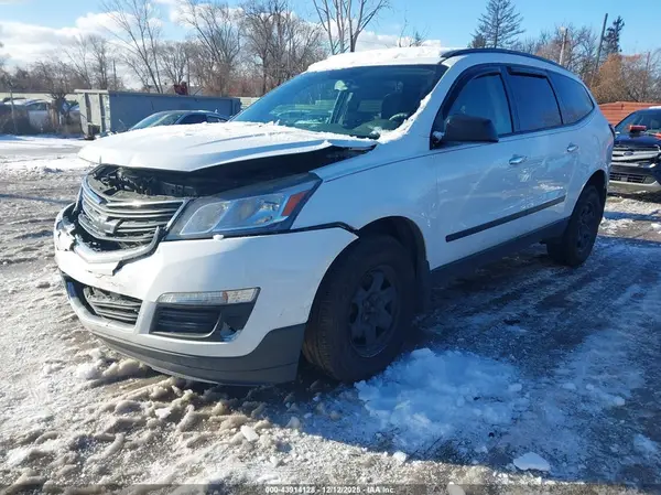 1GNKRFED5HJ341890 2017 CHEVROLET TRAVERSE - Image 2