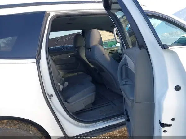 1GNKRFED5HJ341890 2017 CHEVROLET TRAVERSE - Image 8