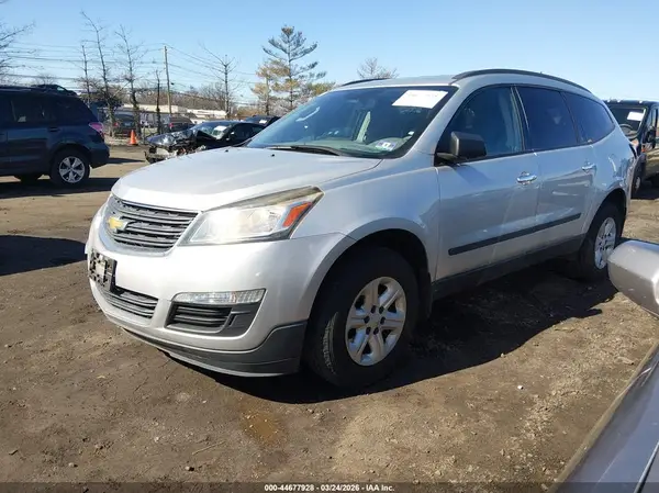 1GNKRFED6HJ152617 2017 CHEVROLET TRAVERSE - Image 2