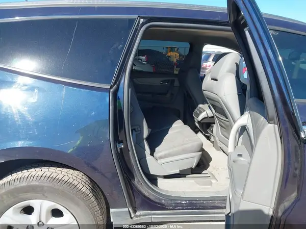 1GNKRFED6HJ173015 2017 CHEVROLET TRAVERSE - Image 8
