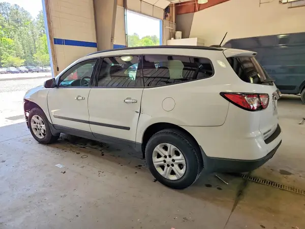 1GNKRFED6HJ197539 2017 CHEVROLET TRAVERSE - Image 2