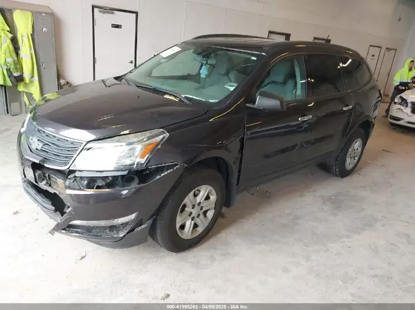 1GNKRFED6HJ224707 2017 CHEVROLET TRAVERSE - Image 2