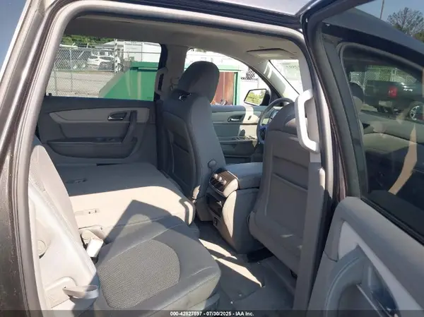 1GNKRFED6HJ245640 2017 CHEVROLET TRAVERSE - Image 8