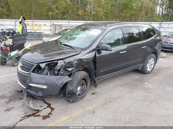 1GNKRFED6HJ307912 2017 CHEVROLET TRAVERSE - Image 2