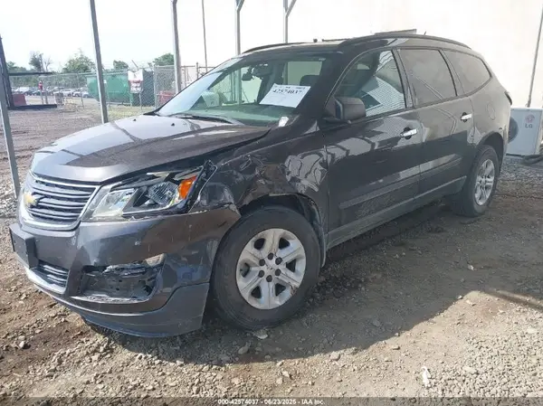 1GNKRFED6HJ328582 2017 CHEVROLET TRAVERSE - Image 2