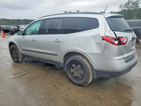 1GNKRFED7HJ137463 2017 CHEVROLET TRAVERSE - Image 2