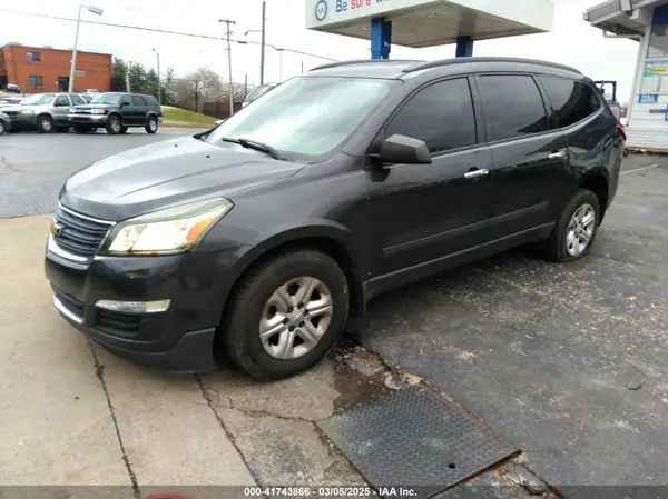 1GNKRFED7HJ198280 2017 CHEVROLET TRAVERSE - Image 2