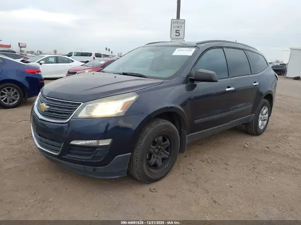 1GNKRFED7HJ199901 2017 CHEVROLET TRAVERSE - Image 2