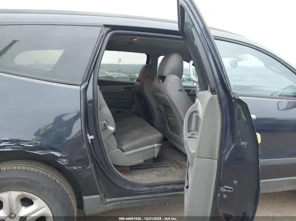 1GNKRFED7HJ199901 2017 CHEVROLET TRAVERSE - Image 8