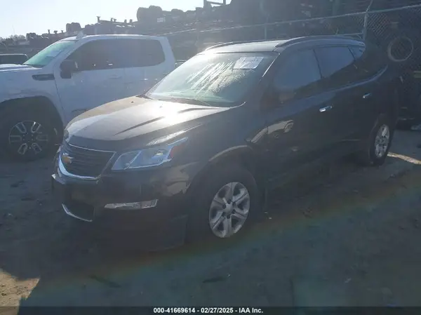 1GNKRFED7HJ211111 2017 CHEVROLET TRAVERSE - Image 2
