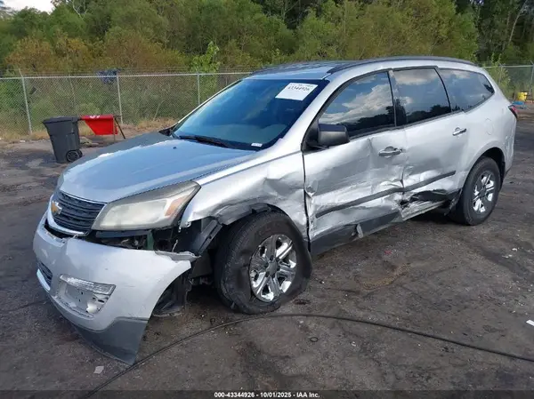 1GNKRFED7HJ233366 2017 CHEVROLET TRAVERSE - Image 2